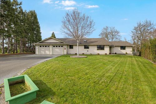 1422 Wineteer Ln, Grants Pass, OR, 97527-6042 | Card Image