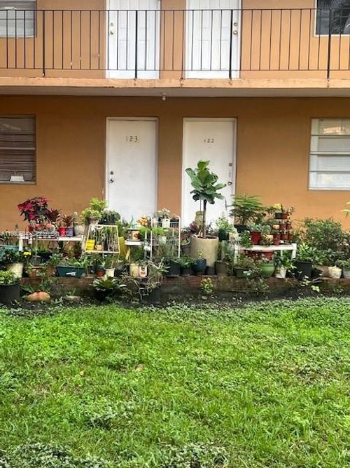 apt-122b-1280 W 54th St, Hialeah, FL, 33012-3003 | Card Image