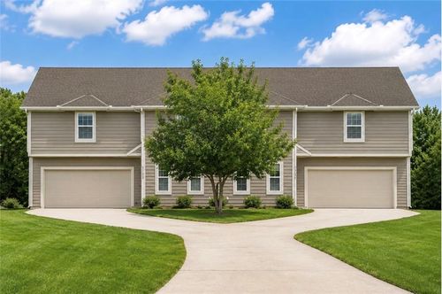 5133 Woodland Dr, Shawnee, KS, 66218-9301 | Card Image
