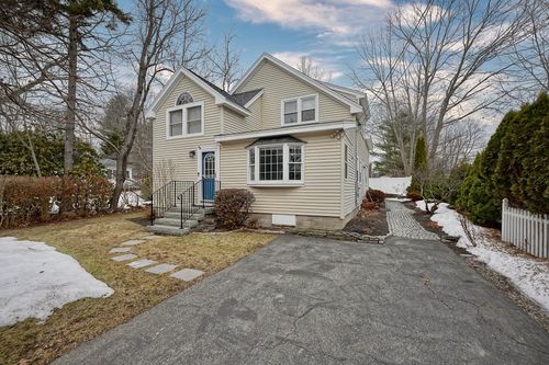 11 Pine St, Rye, NH, 03870-2641 | Card Image
