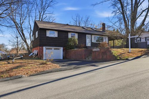 33 Pershing St, Goffstown, NH, 03045-5210 | Card Image