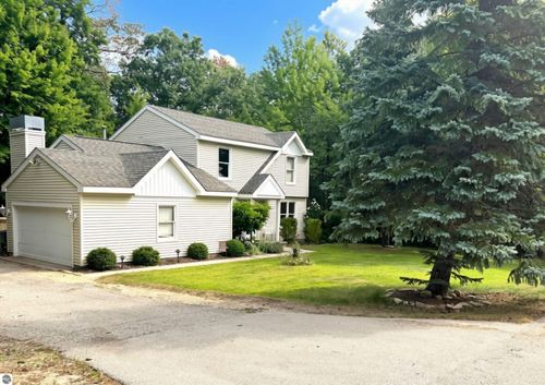 3419 N Timberwood Dr, Traverse City, MI, 49686-3841 | Card Image