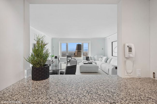 APT-5305 - 132 E Delaware Pl, Condo with 2 bedrooms, 2 bathrooms and 2 parking in Chicago IL | Image 9