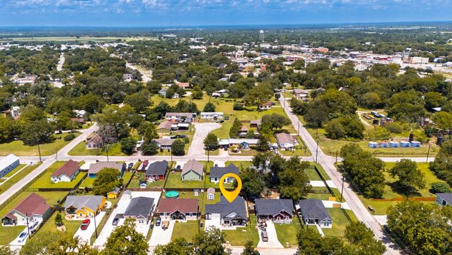 312 Holly Ave, House other with 3 bedrooms, 3 bathrooms and null parking in Luling TX | Image 29