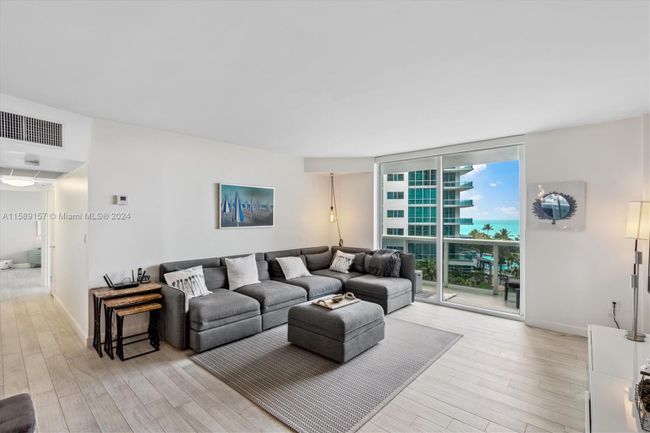 634 - 10275 Collins Ave, Condo with 2 bedrooms, 2 bathrooms and null parking in Bal Harbour FL | Image 5