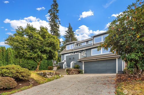 18811 Se 42nd St, Issaquah, WA, 98027-9352 | Card Image