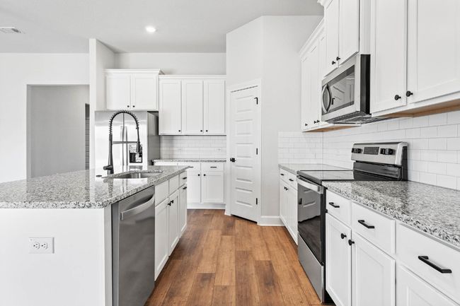 9321 Gladsome Path, House other with 4 bedrooms, 2 bathrooms and 4 parking in Manor TX | Image 4