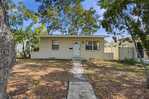 4826 8th Ave S, ST PETERSBURG, FL, 33711-1812 | Card Image