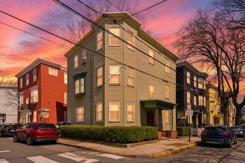 35 Eustis St, Cambridge, MA, 02140-2262 | Card Image