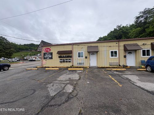 42-207 E Race St, Kingston, TN, 37763-2844 | Card Image