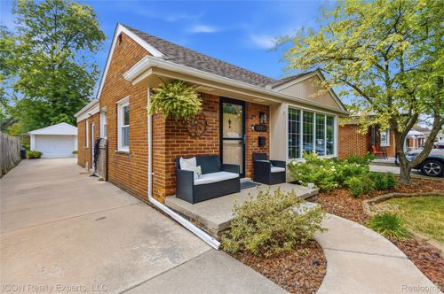 19994 Woodmont St, Harper Woods, MI, 48225-1866 | Card Image