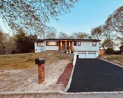 36 Storyland Ln, East Setauket, NY, 11733-1741 | Card Image