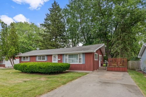 214 Hickory Ln, Momence, IL, 60954-1032 | Card Image