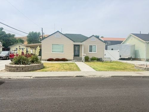 615 D St Sw, Ephrata, WA, 98823-2032 | Card Image