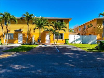 203 Ne 12th Ave, Condo with 2 bedrooms, 1 bathrooms and null parking in Homestead FL | Image 1