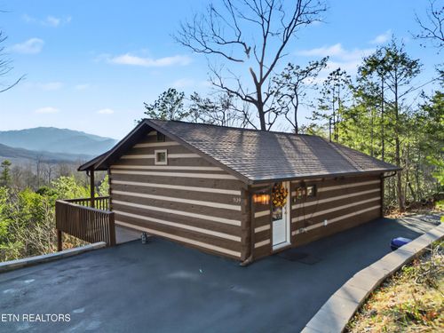 939 Vixen Run, Gatlinburg, TN, 37738-6346 | Card Image