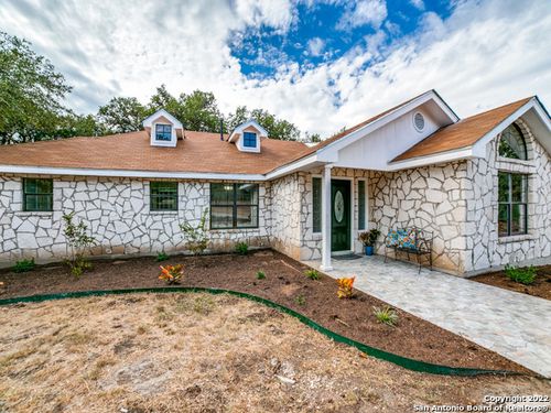 2580 Goat Hill Rd, Lakehills, TX, 78063-6858 | Card Image