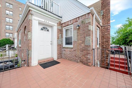 middle-364 E Broadway, Long Beach, NY, 11561-4383 | Card Image