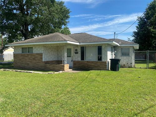 8038 Woodlyn Rd, Houston, TX, 77028-1948 | Card Image