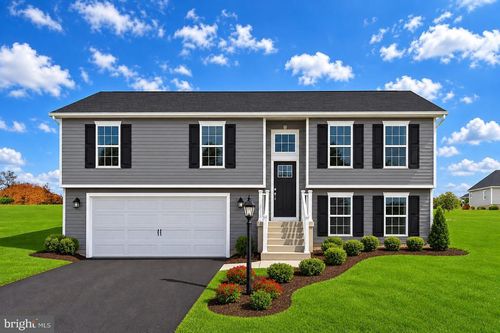 241-1640 Falcon Ln, CHAMBERSBURG, PA, 17202-7674 | Card Image