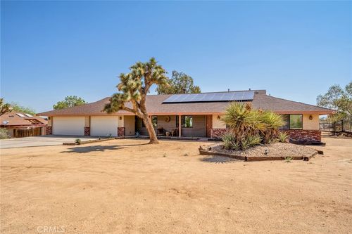 7379 Chippewa Trl, Yucca Valley, CA, 92284-4709 | Card Image