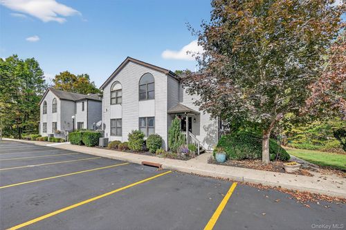 2 Rosa Ct, Monroe, NY, 10950-3944 | Card Image