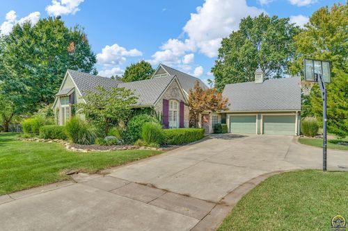 615 W Willow Ln, Ottawa, KS, 66067-3851 | Card Image