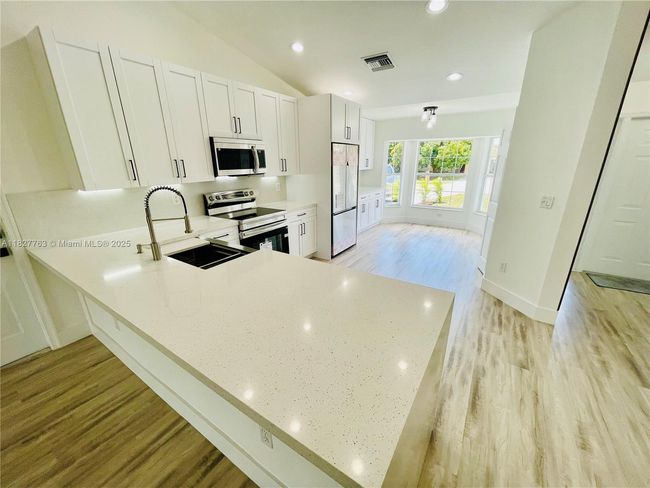 272 Sw Oakridge Dr, House other with 4 bedrooms, 2 bathrooms and null parking in Port St. Lucie FL | Image 11