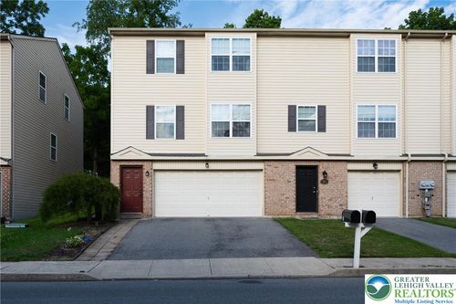 611 Lehigh Gap St, Walnutport, PA, 18088-1321 | Card Image