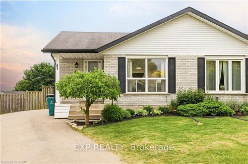 45 Catalina Court, Kitchener, ON, N2M5L9 | Card Image
