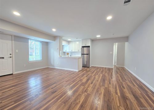 27-27 Cheyenne Ct, Coram, NY, 11727-1503 | Card Image