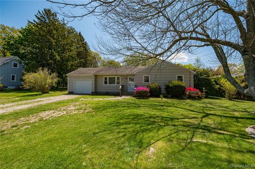 6200 New Suffolk Ave, Mattituck, NY, 11952-1954 | Card Image