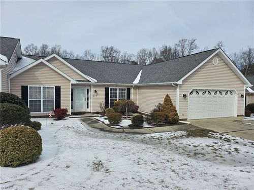 117 Village Dr, Jamestown, NC, 27282-8627 | Card Image