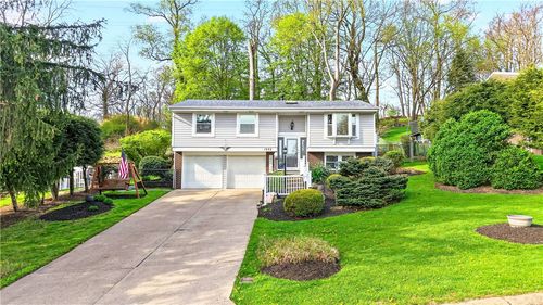 1032 Willow Glen Dr, Bethel Park, PA, 15102-2316 | Card Image