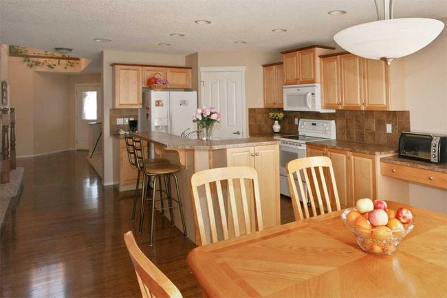 178 Somerglen Way Sw, House other with 4 bedrooms, 3 bathrooms and 4 parking in Calgary AB | Image 4