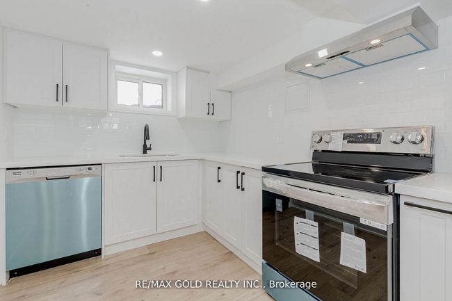 1362 Pharmacy Ave, House other with 5 bedrooms, 3 bathrooms and 3 parking in Scarborough ON | Image 35