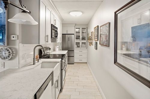 apt-404-995 Massachusetts Ave, Arlington, MA, 02476-4524 | Card Image