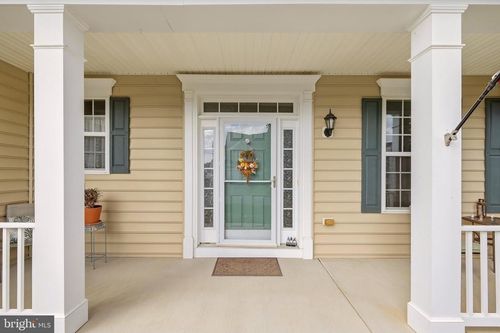 561 Chickamauga Dr, HARPERS FERRY, WV, 25425-2515 | Card Image