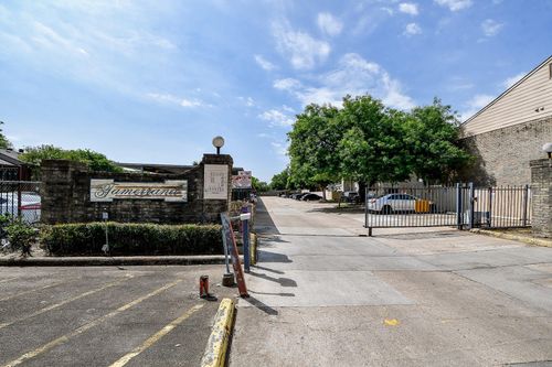 2-8201 Richmond Ave, Houston, TX, 77063-6003 | Card Image