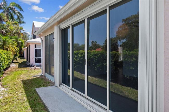 10705 Pelican Dr, Condo with 2 bedrooms, 2 bathrooms and null parking in West Palm Beach FL | Image 21