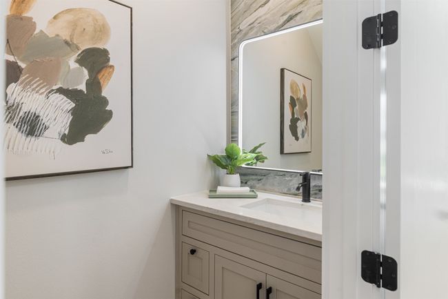 Powder bath with LED mirror | Image 21