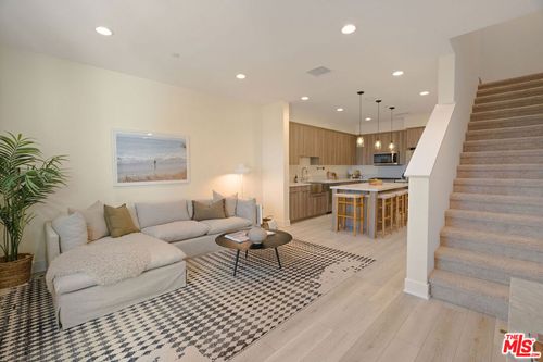 unit-3-2911 Exposition Pl, Los Angeles, CA, 90018-4166 | Card Image