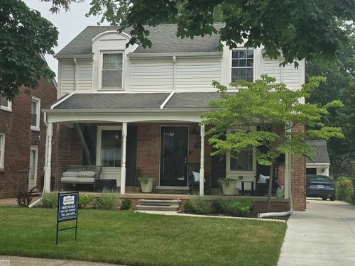 1830 Kenmore Dr, Grosse Pointe Woods, MI, 48236-1982 | Card Image