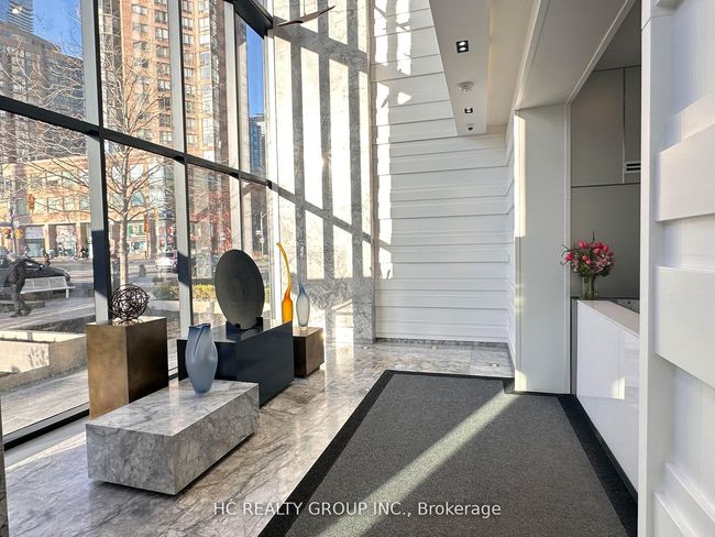 1706 - 57 St Joseph St, Condo with 2 bedrooms, 1 bathrooms and 1 parking in Toronto ON | Image 4