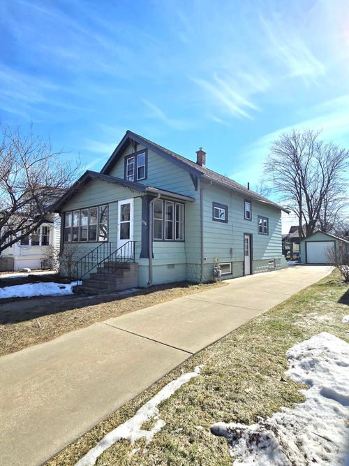 1130 Columbus Ave, Grand Haven, MI, 49417-1557 | Card Image