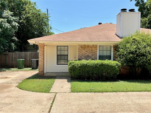 815 N Mesquite St, Arlington, TX, 76011-1404 | Card Image