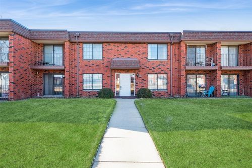 36-5711 Golden Court Ne, Cedar Rapids, IA, 52402 | Card Image