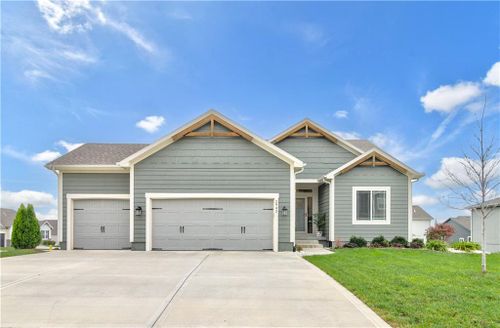 2942 Sw Arbor Tree Drive, Lee's Summit, MO, 64082 | Card Image