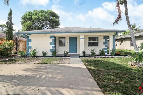 2725 Nw 3rd St, Pompano Beach, FL, 33069-2160 | Card Image