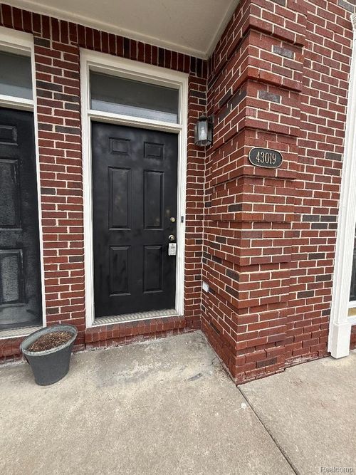2-43019 Strand Dr, Sterling Heights, MI, 48313-2741 | Card Image